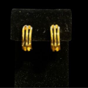 Trifari vintage gold tone hoop clip on earrings